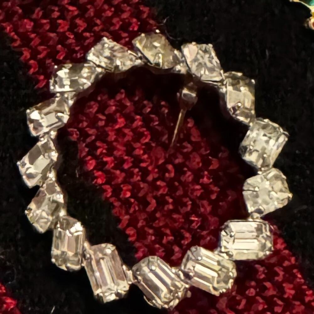 Vintage Silver Wreath Pin